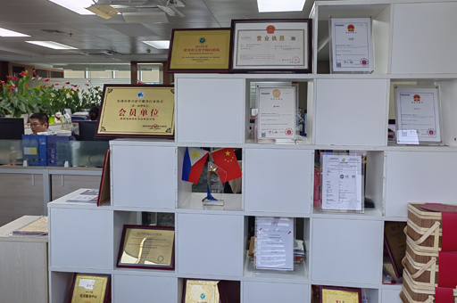 北京冠桥海外教育校区荣誉证书展示