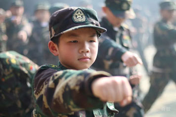 学员学习军体拳