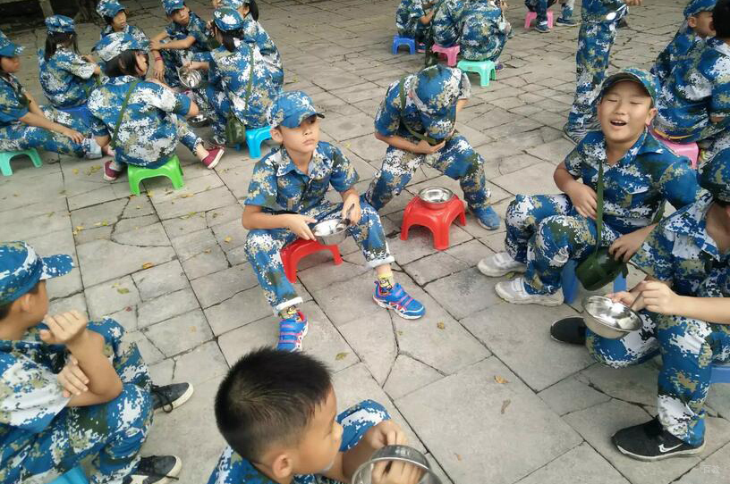 学员吃饭