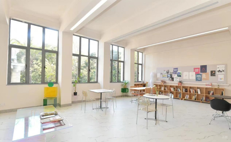 厦门群贤世青国际学校_学校阅览室