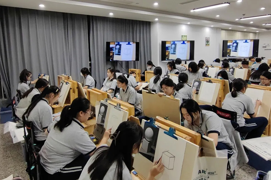 上海新世纪学校_学生课堂环境图片