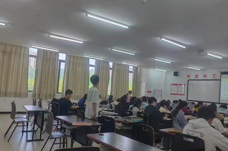 重庆艺术学校_教室环境