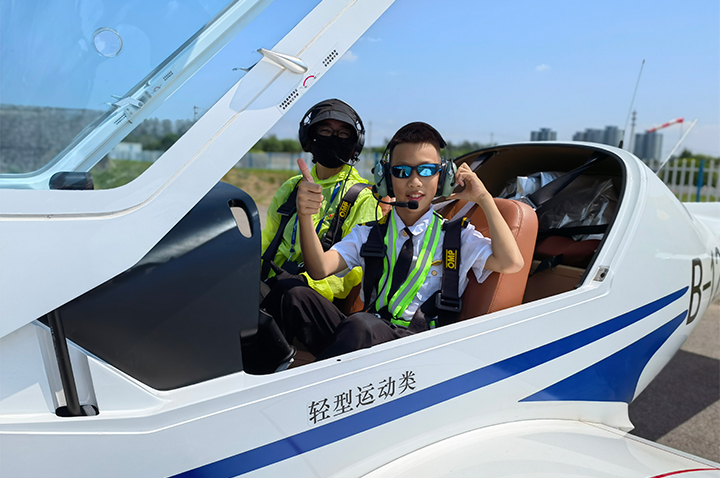 北京北方蓝天无人机_学员驾驶飞机环境