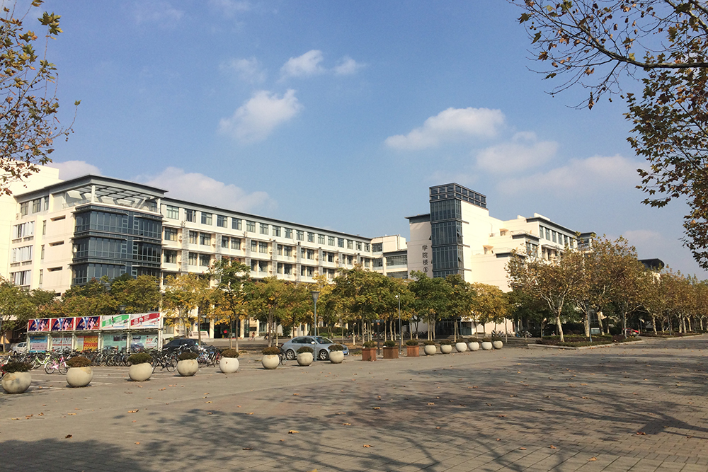 上海东华大学服装设计教学楼环境