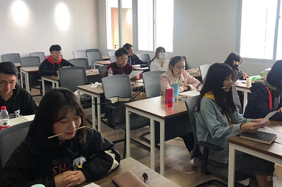 呼和浩特艺鸣艺考_班级环境
