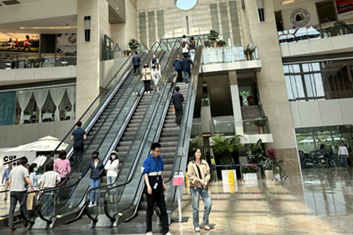 北京树人留学_电梯环境