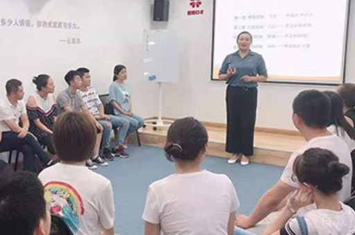 线下校区老师授课场景展示