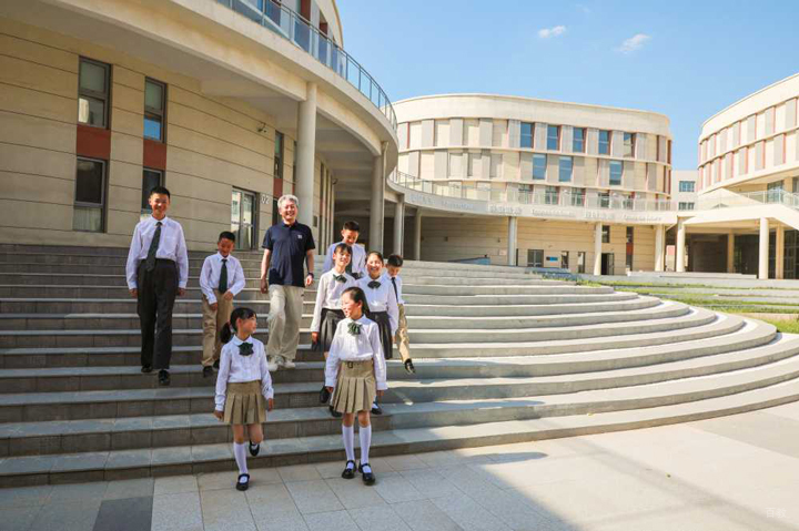 北京张家口未来国际学校_学生下课场景环境