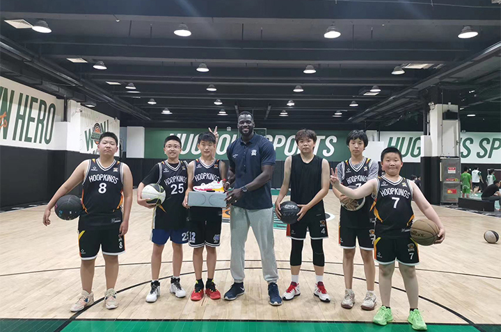 北京hoopkings篮球学员教练合照环境
