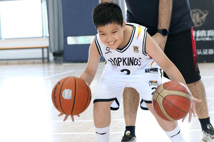北京hoopkings篮球_教学近景环境