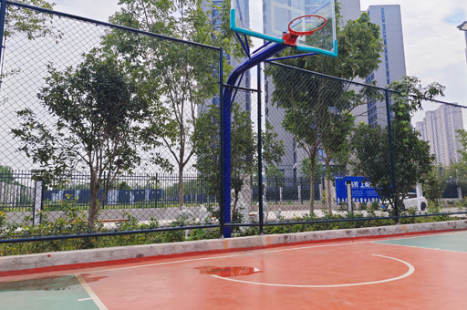 武汉远博教育_校区篮球场环境展示