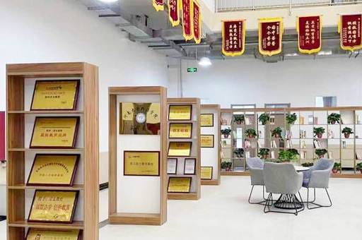 郑州创新高考学校_荣誉墙
