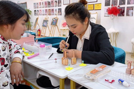 南昌韩秀化妆学校_课堂练习