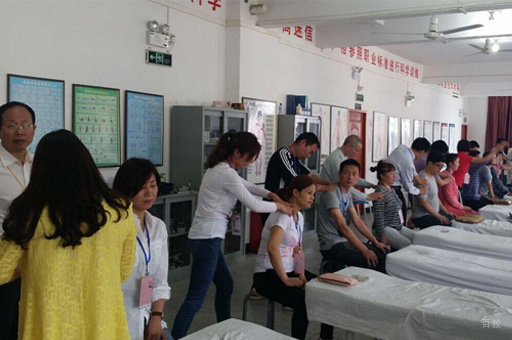 福州闽医堂针灸推拿培训学校_推拿课堂