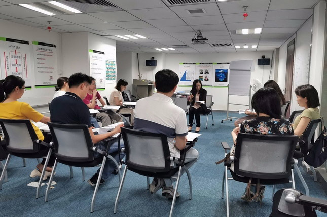 深圳德瑞姆心理教育_学员上课场景