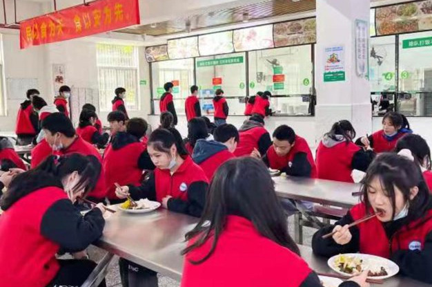 长沙中部铁路航空中等职业学校_食堂相册
