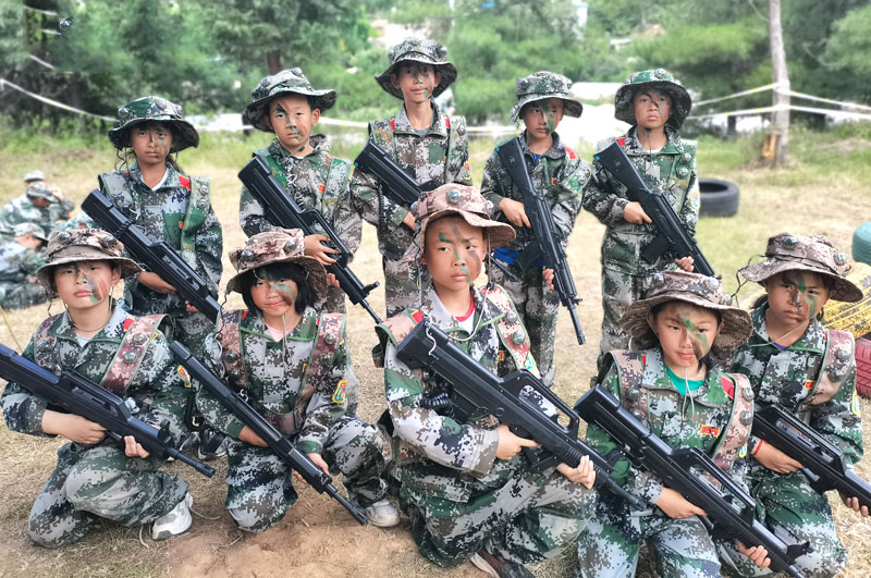 昆明快乐少年军事夏令营_学员合影