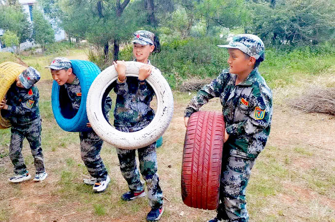 昆明快乐少年军事夏令营_学员训练
