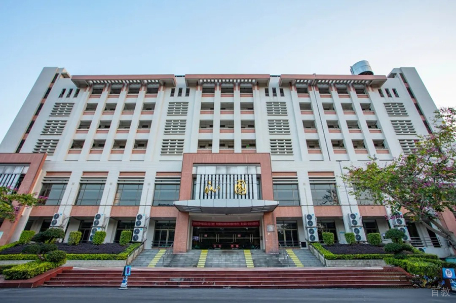 学校大门