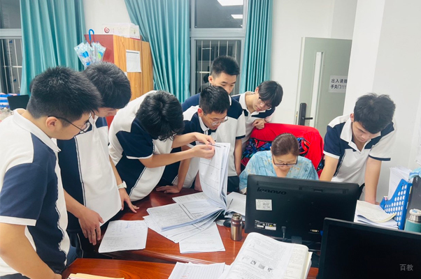 广州华南师大梦承中高考复读学校_学生请教老师