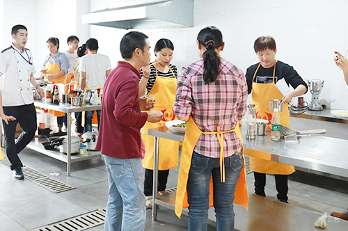 石家庄煌旗小吃餐饮培训_学员上课5