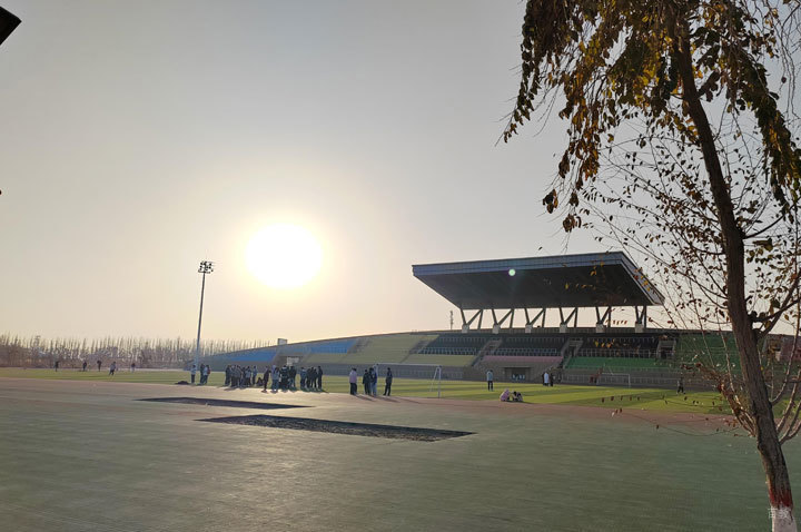 北京中国石油大学国际本科_操场环境