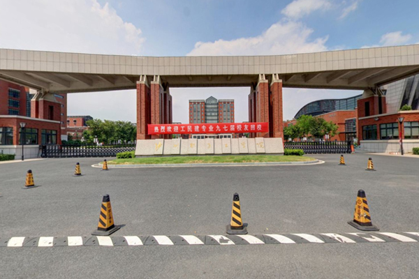苏州沙洲职业工学院_学校门口
