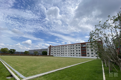 学校外景