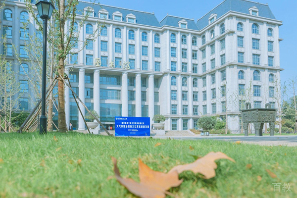 学校图书馆