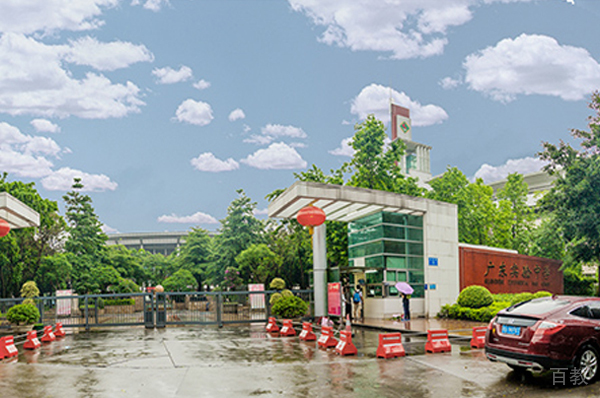 广州广东实验中学AP国际课程_学校门口环境