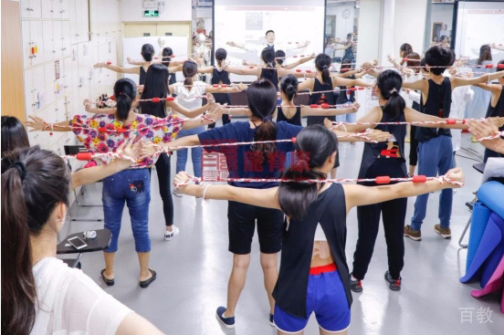 广州龙脊康培训学校_老师教学场景