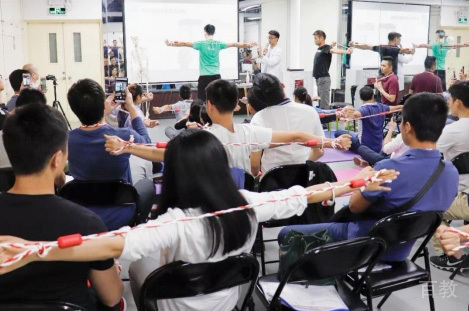 广州龙脊康培训学校_学员上课场景