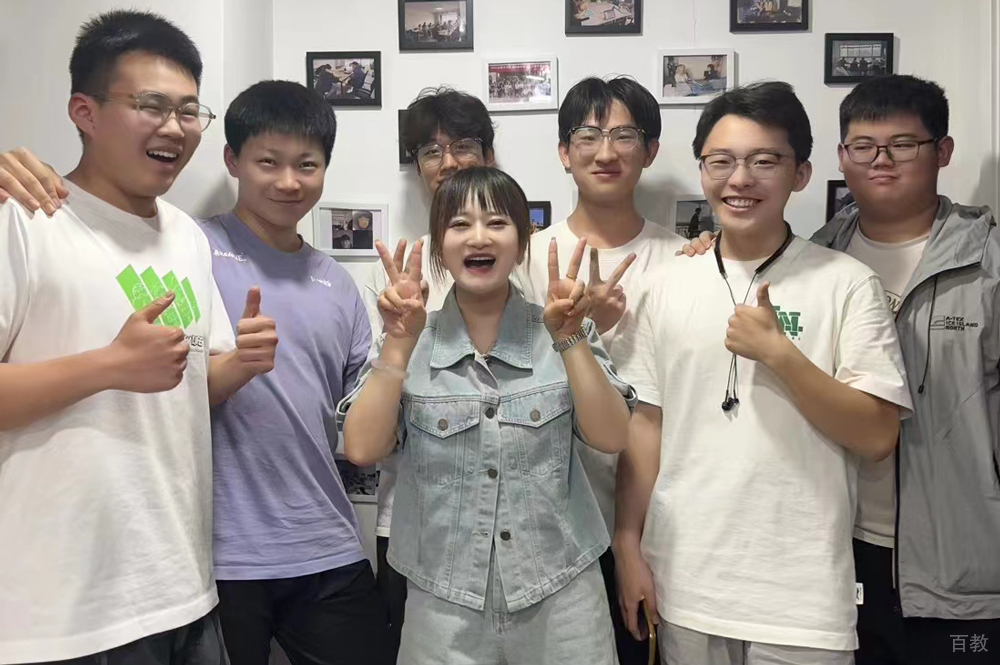 天津娜塔莎俄语培训_师生合影照片