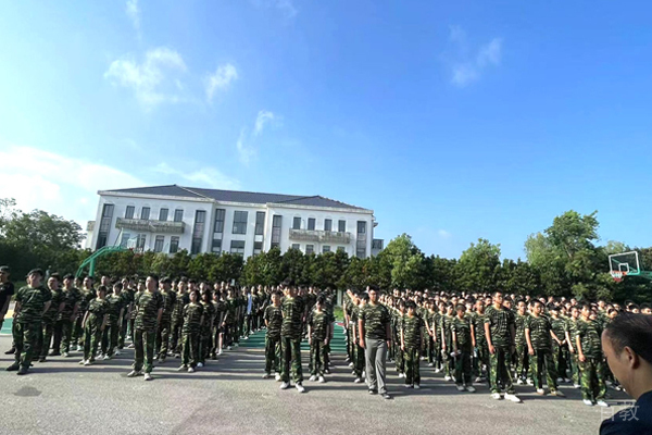 学校军训环境