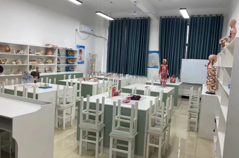 长沙华中医卫科技中等职业学校_中药教室相册