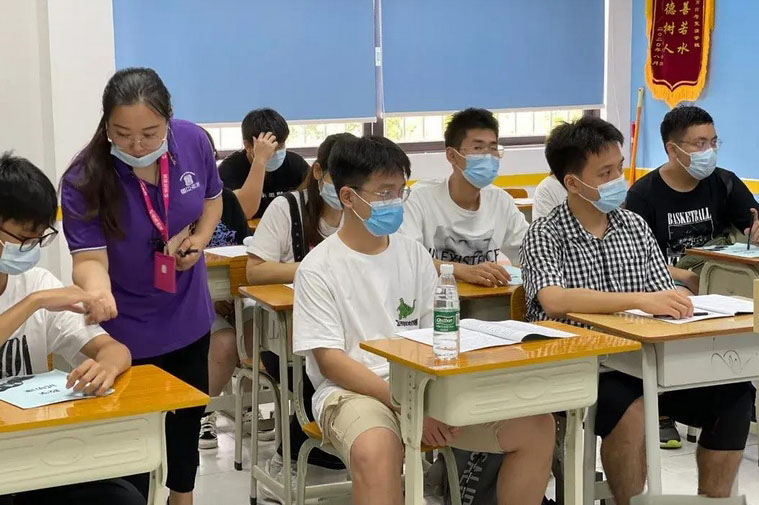 广州重本紫腾中高考复读学校_老师上课环境