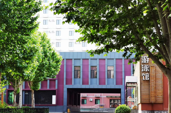 北京新学道临川学校_游泳馆环境