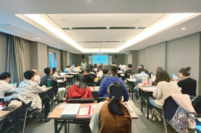 学生上课场景