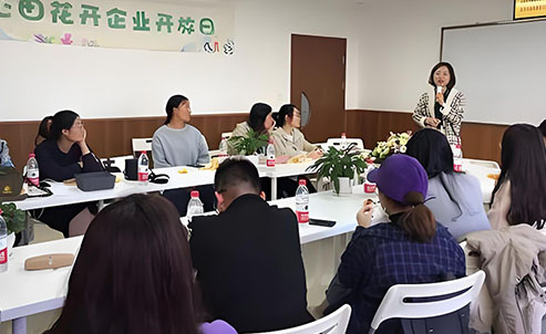 教师开会场景