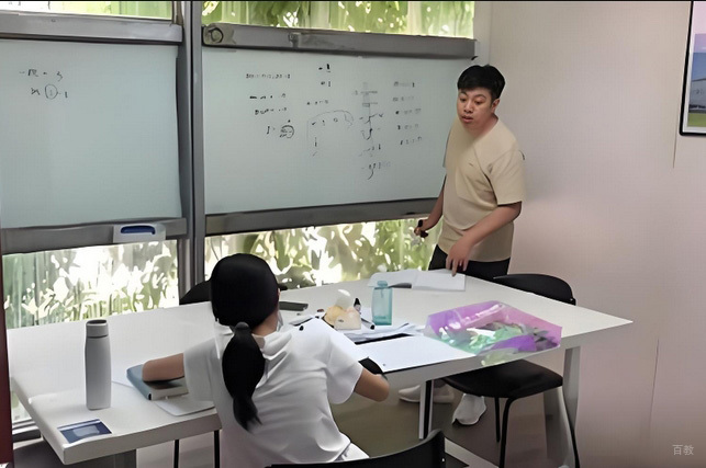 深圳ALV爱乐惟国际教育_老师上课场景