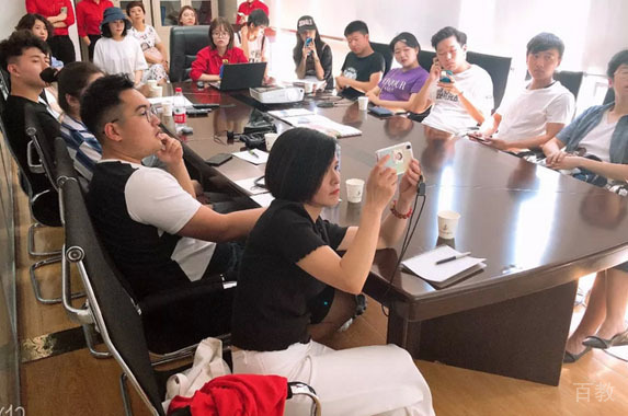 长沙金吉列留学_教师开会场景
