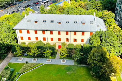 学校外景