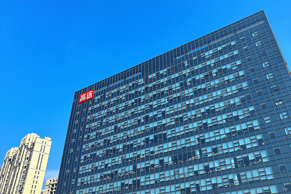 高途大厦侧面仰视环境