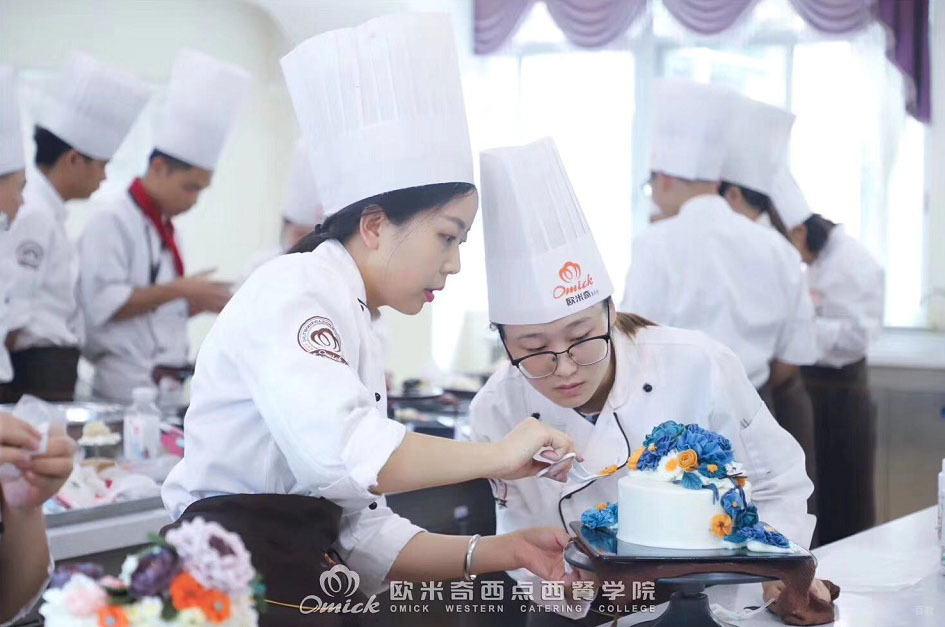 老师授课场景