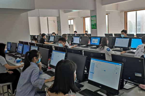 学校实训课环境