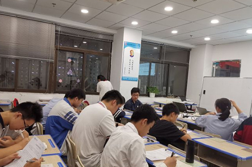 校区学员上课场景展示