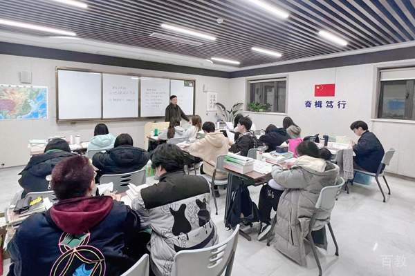 校区老师授课场景展示