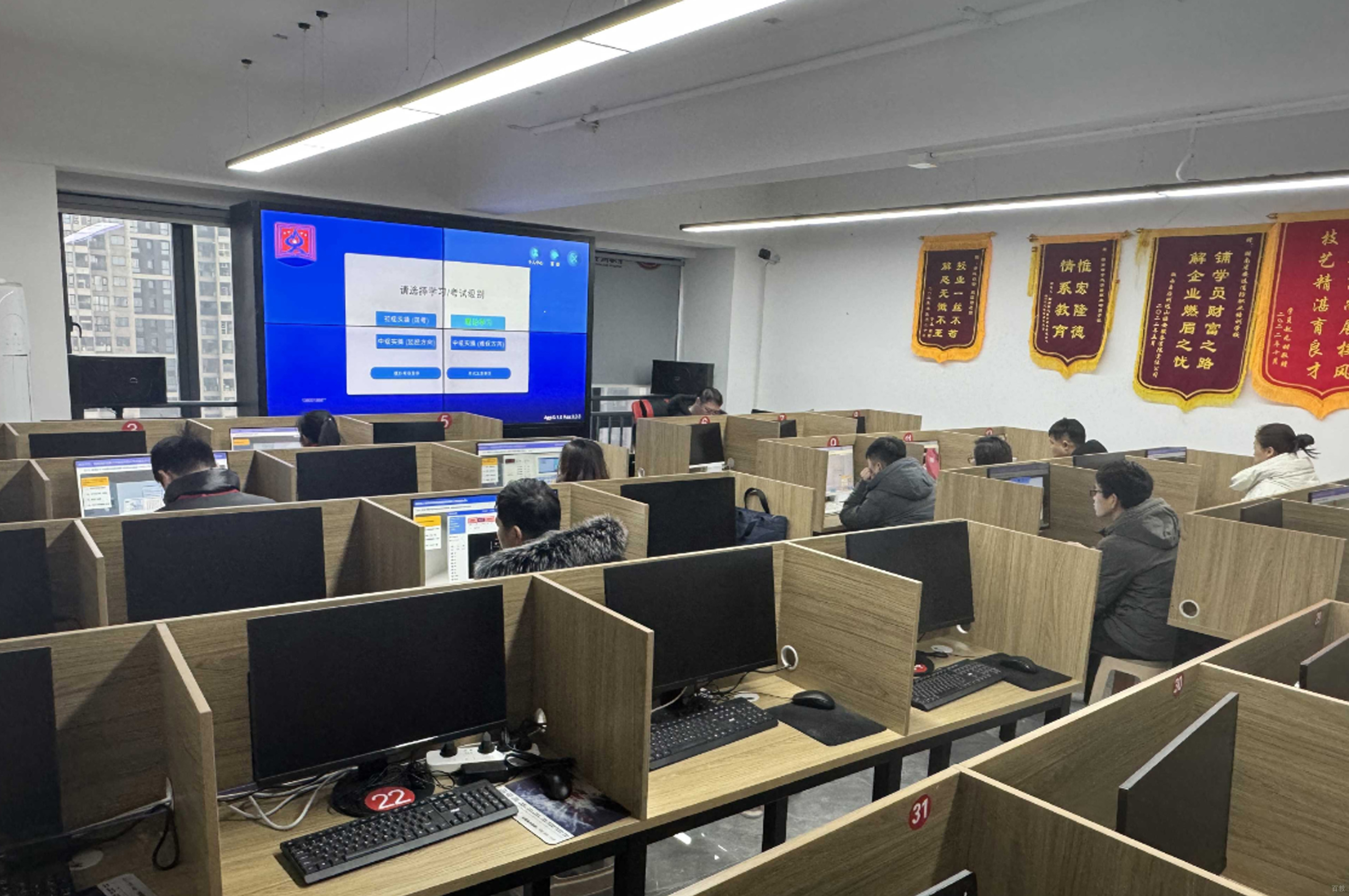 长沙中消教育_课堂环境