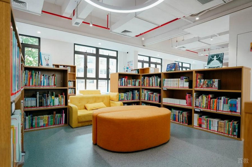 学校图书馆环境