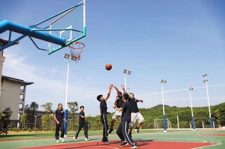 广州SSAL理工实验学校学校篮球场环境